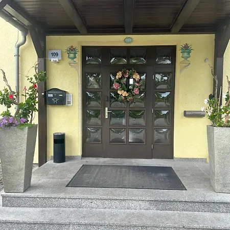 Und Monteurzimmer Mit Kueche Und Waschmaschine Hotel