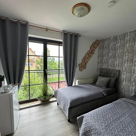 Hotel Und Monteurzimmer Mit Kueche Und Waschmaschine *