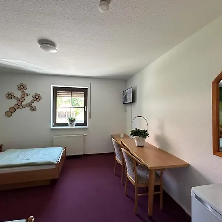 Hotel Und Monteurzimmer Mit Kueche Und Waschmaschine *