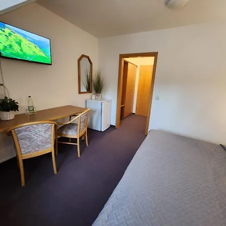 Hotel Und Monteurzimmer Mit Kueche Und Waschmaschine *