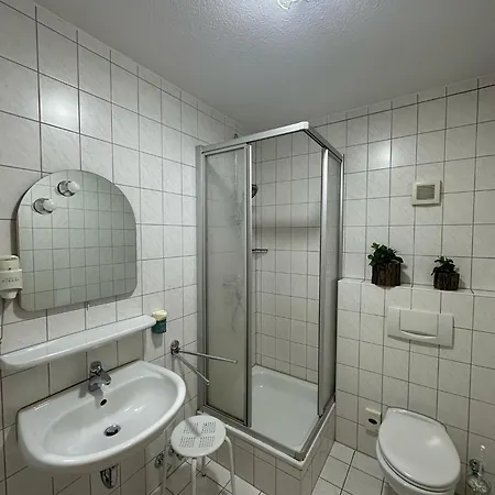 Hotel Und Monteurzimmer Mit Kueche Und Waschmaschine *