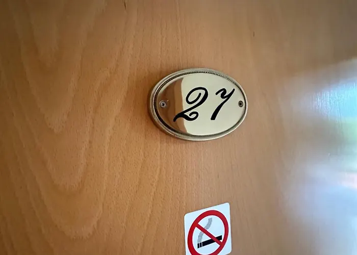 Szálloda Und Monteurzimmer Mit Kueche Und Waschmaschine