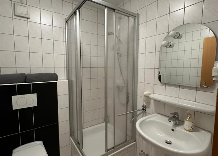 Szálloda Und Monteurzimmer Mit Kueche Und Waschmaschine